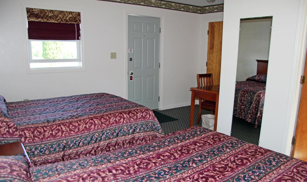 Potsdam Inn Extérieur photo